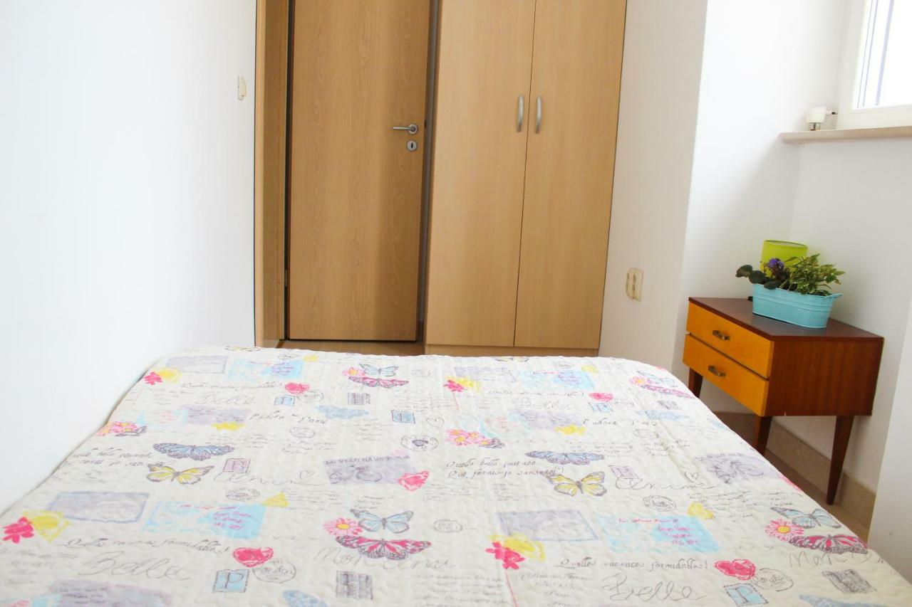 Apartment Dalmatian Rustical Feeling Postira Exterior photo